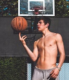 Hayes Grier : hayes-grier-1459888058.jpg