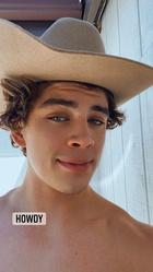 Hayes Grier : hayes-grier-1653157441.jpg