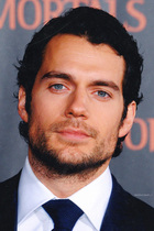 Henry Cavill : henry-cavill-1375001073.jpg