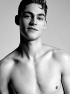 Hero Fiennes-Tiffin : hero-fiennes-tiffin-1553235929.jpg