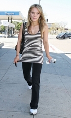 Hilary Duff : hillary_duff_1209574169.jpg