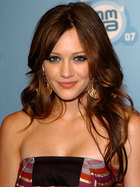 Hilary Duff : hillary_duff_1212263441.jpg