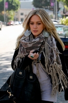 Hilary Duff : hillary_duff_1256456128.jpg