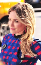 Hilary Duff : hillary_duff_1256456376.jpg