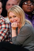 Hilary Duff : hillary_duff_1275856632.jpg