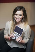 Hilary Duff : hillary_duff_1297912519.jpg