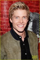 Hunter Parrish : hunter-parrish-1383692037.jpg