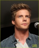 Hunter Parrish : hunter-parrish-1383692051.jpg