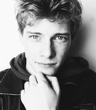 Hunter Parrish : hunter-parrish-1383692058.jpg