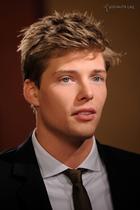 Hunter Parrish : hunter-parrish-1383692071.jpg