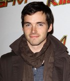 Ian Harding : ian-harding-1381437109.jpg