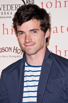 Ian Harding : ian-harding-1381437113.jpg