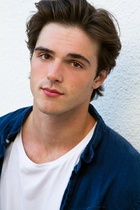 Jacob Elordi : jacob-elordi-1526317009.jpg