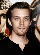 Jake Abel : jake-abel-1380738628.jpg