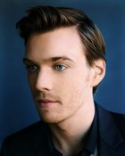 Jake Abel : jake-abel-1384195963.jpg