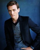 Jake Abel : jake-abel-1384195966.jpg