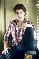 Jake T. Austin : jake-t-austin-1315807909.jpg