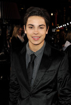 Jake T. Austin : jake-t-austin-1323214253.jpg