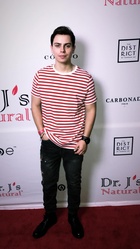 Jake T. Austin : jake-t-austin-1527544801.jpg