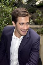 Jake Gyllenhaal : jake_gyllenhaal_1291053446.jpg