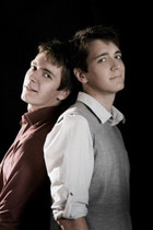 James and Oliver Phelps : james_and_oliver_phelps_1248468647.jpg