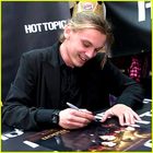 Jamie Campbell Bower : jamie-campbell-bower-1335247530.jpg