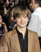 Jason Earles : jason_earles_1291300016.jpg