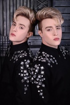 Jedward : jedward-1564452785.jpg