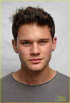 Jeremy Irvine : jeremy-irvine-1371565302.jpg