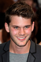 Jeremy Irvine : jeremy-irvine-1375888936.jpg