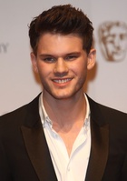 Jeremy Irvine : jeremy-irvine-1423066027.jpg