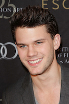 Jeremy Irvine : jeremy-irvine-1438678112.jpg