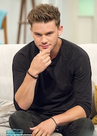 Jeremy Irvine : jeremy-irvine-1464797614.jpg