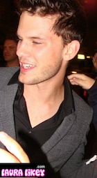 Jeremy Irvine : jeremy-irvine-1475071359.jpg