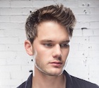 Jeremy Irvine : jeremy-irvine-1516369502.jpg