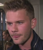 Jeremy Irvine : jeremy-irvine-1525175382.jpg