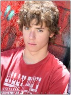 Jeremy Sumpter : TI4U_u1150300255.jpg