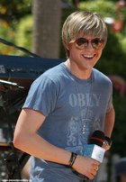 Jesse McCartney : TI4U_u1143567083.jpg