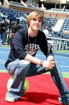 Jesse McCartney : TI4U_u1144515716.jpg