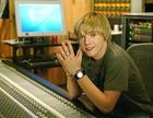 Jesse McCartney : TI4U_u1144515725.jpg