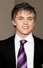 Jesse McCartney : jesse-mccartney-1386279821.jpg