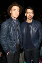 Joe Jonas : TI4U1391798935.jpg