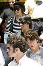 Joe Jonas : TI4U_u1220917828.jpg