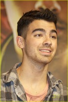 Joe Jonas : joe-jonas-1318556769.jpg