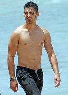 Joe Jonas : joe-jonas-1325180320.jpg