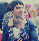 Joe Jonas : joe-jonas-1349732168.jpg