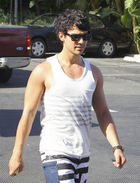 Joe Jonas : joe-jonas-1349972122.jpg