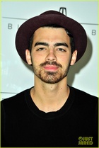 Joe Jonas : joe-jonas-1419352762.jpg