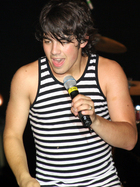 Joe Jonas : joejonas_1274568530.jpg