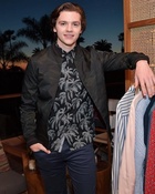 Joel Courtney : joel-courtney-1553198941.jpg